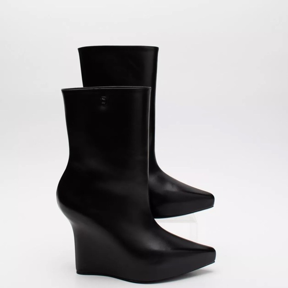 👜 GIVENCHY Leather Wedge Heel Ankle Boots - Picture 1 of 7